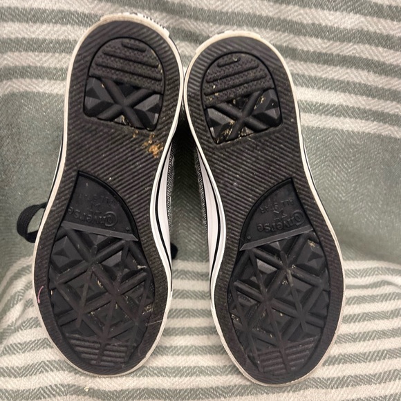 Converse Gray and Black Low Tops Size 5 - Picture 3 of 4
